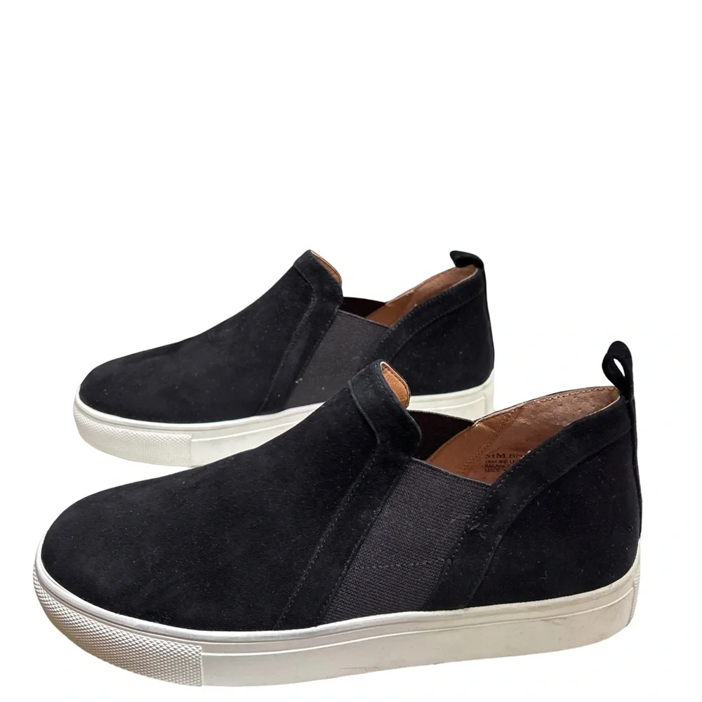 Caslon Ezra Women's Black Slip-On Suede Sneakers 5.5